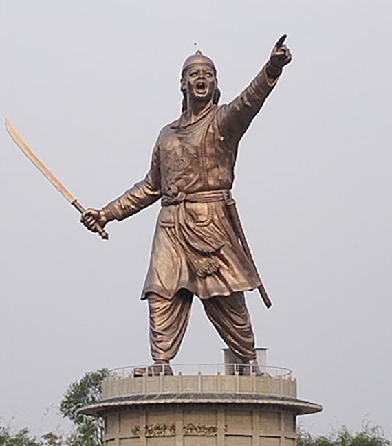 Statue of Bir Lachit Borpukan